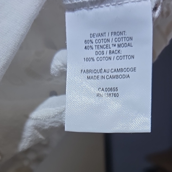 Reitmans White Eyelet Detail Muscle Tee - Picture 3 of 4